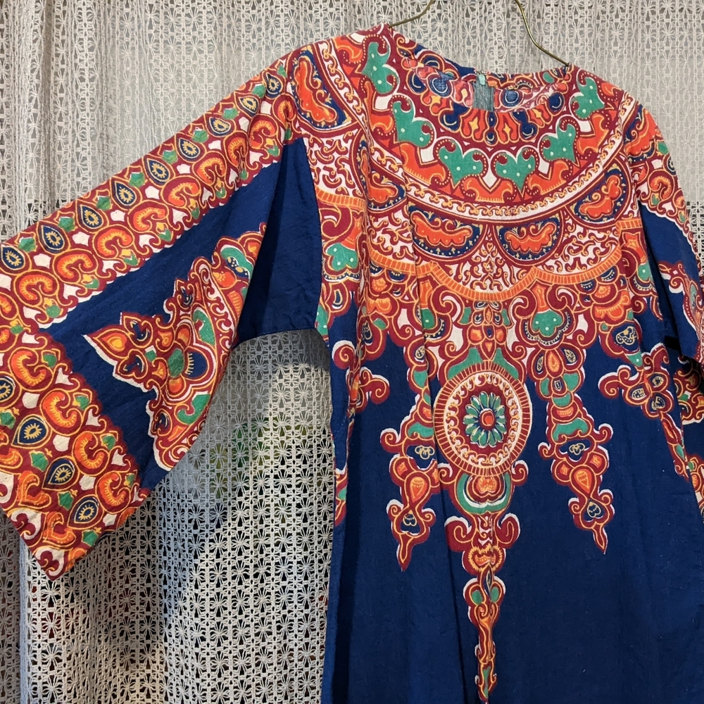 Funky vintage bell sleeve dress